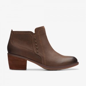 Brown Clarks Women's Neva Lo Boots | 379AVNHED