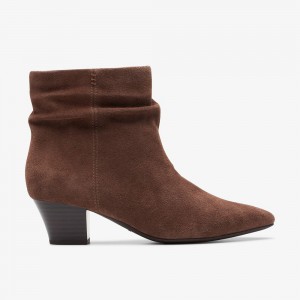 Brown Clarks Women's Teresa Skip Boots | 172GEIOSV