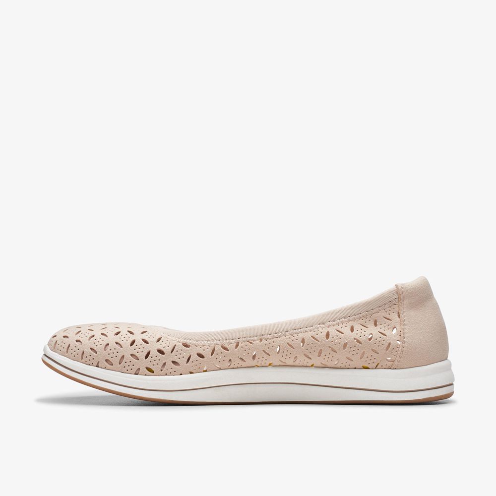 Beige Clarks Women's Breeze Roam Slip On Shoes | 501HRIYOA