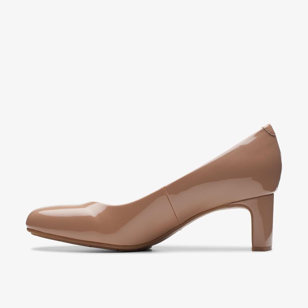 Beige Clarks Women's Kyndall Iris Pumps | 154VMJLPY