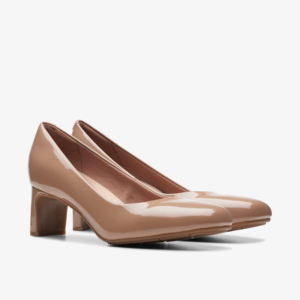 Beige Clarks Women's Kyndall Iris Pumps | 154VMJLPY