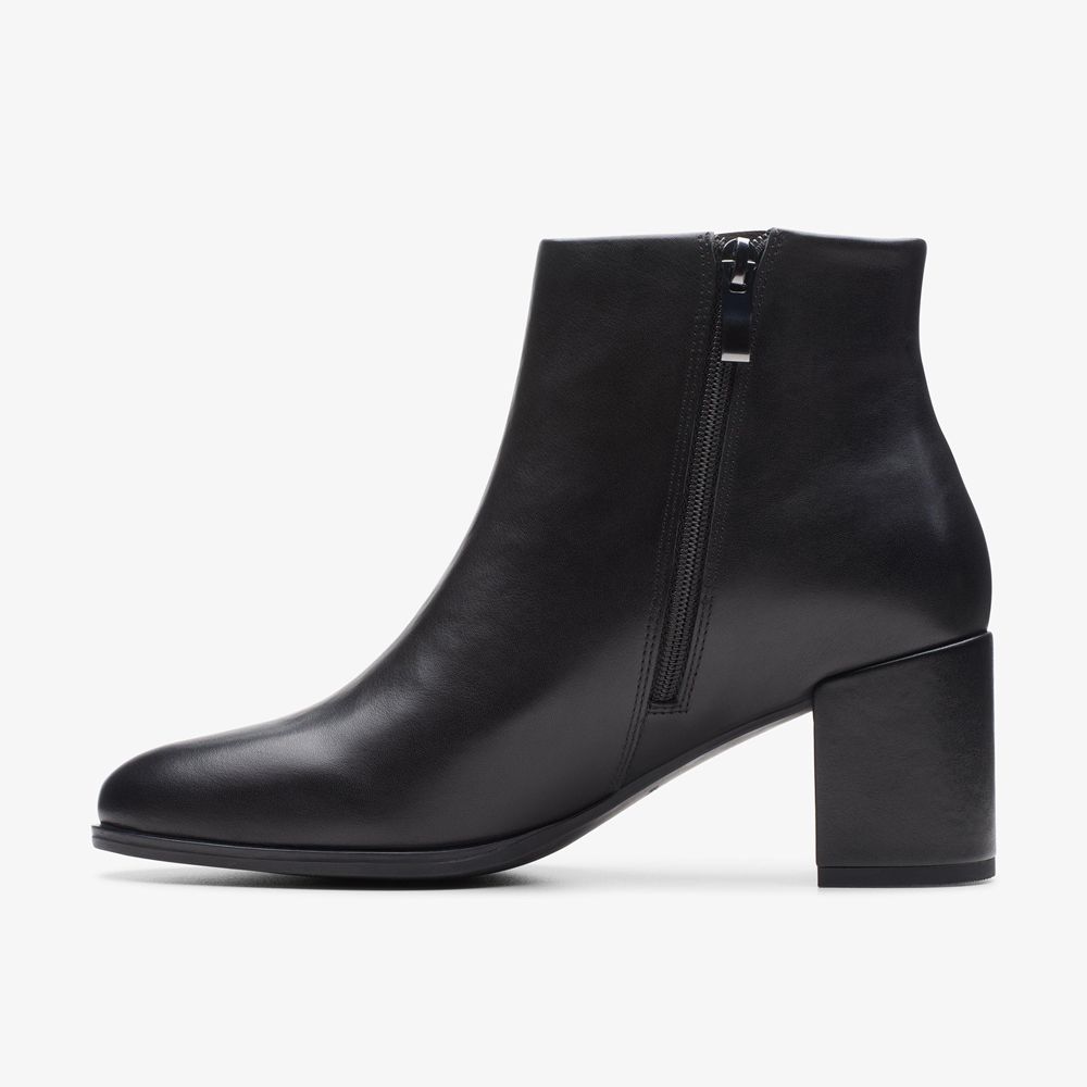 Black Clarks Women's Freva 55 Zip Boots | 841SFEOJW