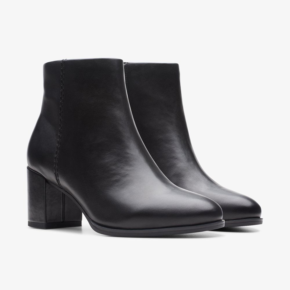 Black Clarks Women's Freva 55 Zip Boots | 841SFEOJW