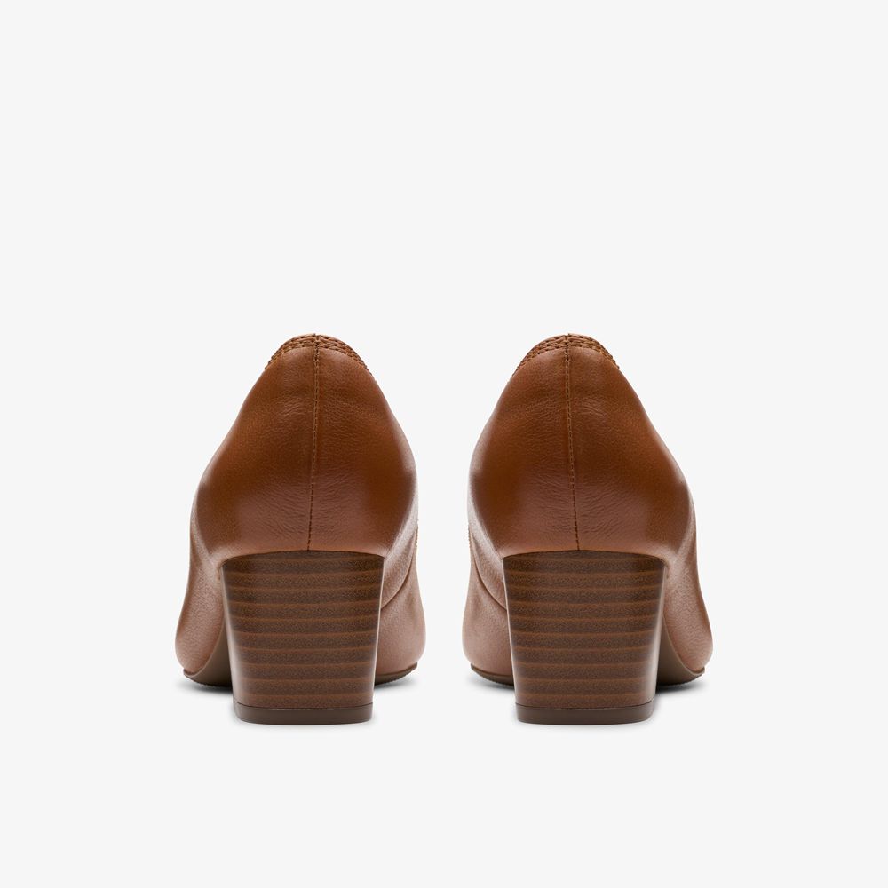 Brown Clarks Women's Ellanie Hope Pumps | 035KLTDHE