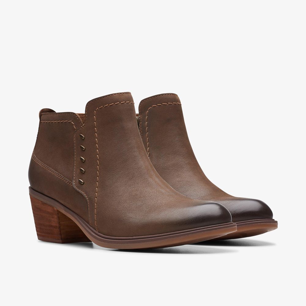 Brown Clarks Women's Neva Lo Boots | 379AVNHED