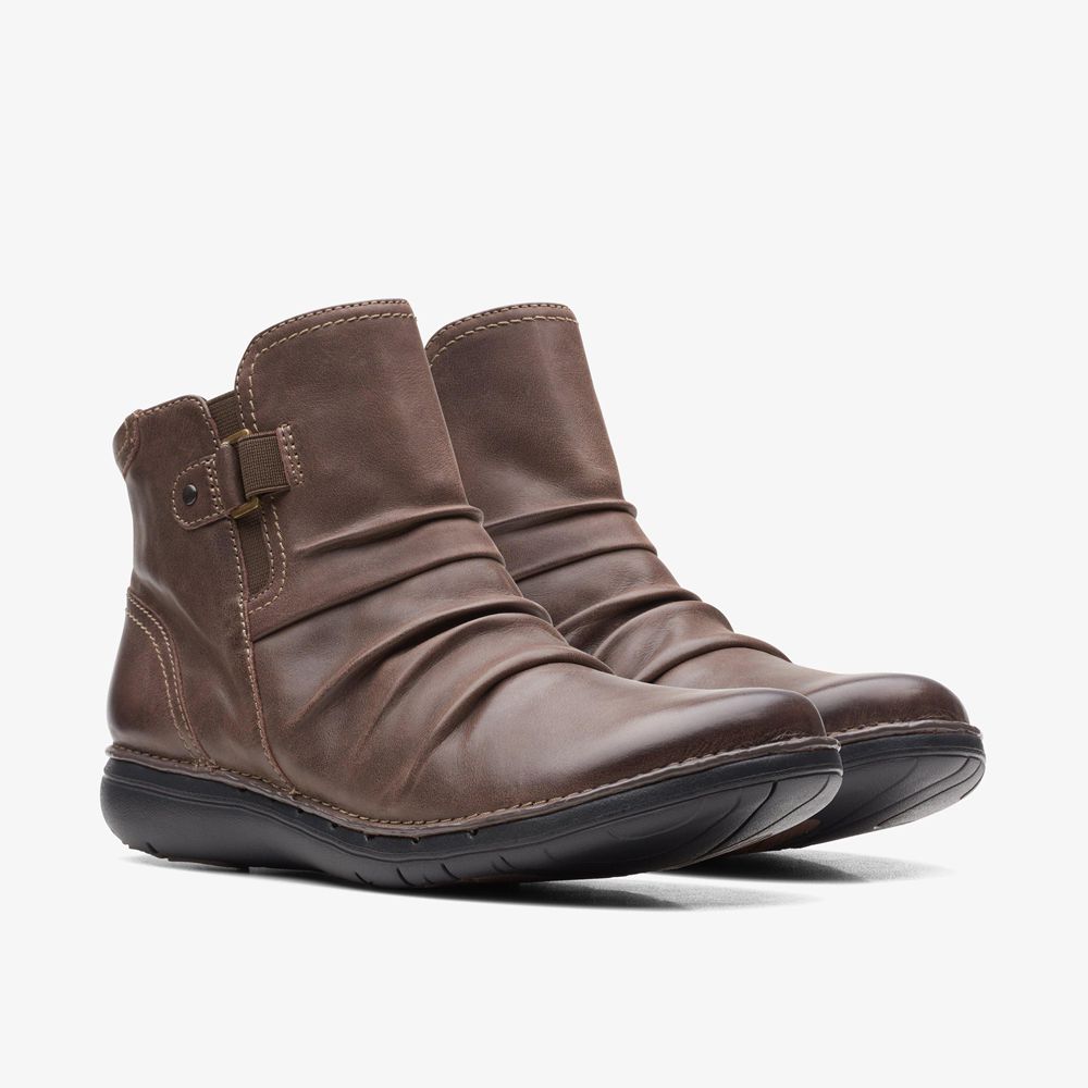 Brown Clarks Women's Un Loop Top Boots | 637ECDMHU