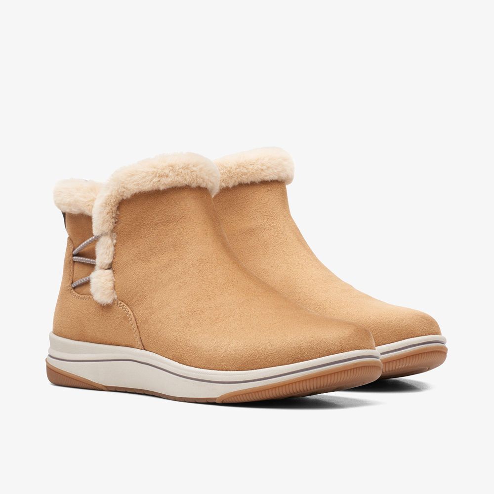 Khaki Clarks Women's Breeze Fur Boots | 789QMSDWA