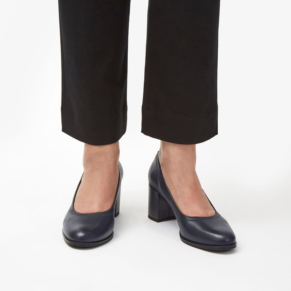 Navy Clarks Women's Freva 55 Court Pumps | 310LOSPKB