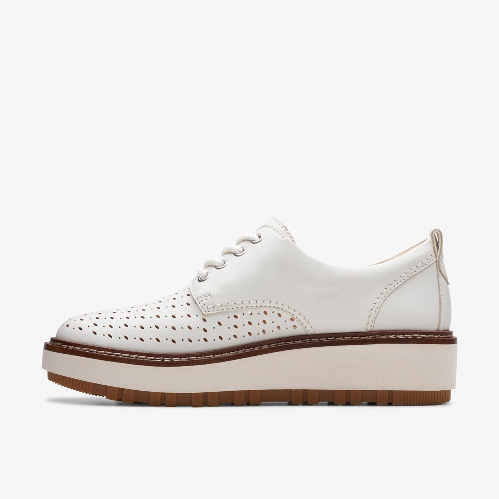 White Clarks Women's Orianna Move Oxfords | 827TADFVL